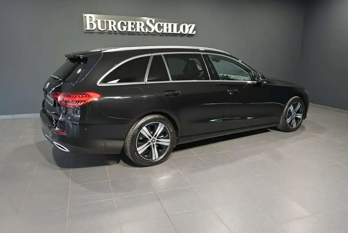 Gebraucht Mercedes C200 163 PS (119 kW) 2023 Obsidianschwarz metallic Kombi