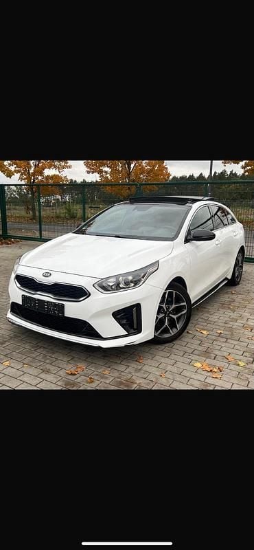 Weiß Gebraucht 2021 Kia ProCeed 2 Kleinwagen | 13.899 € (Guter Preis) - Bild 1/4