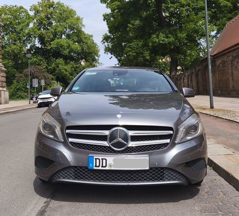 Grau Gebraucht 2013 Mercedes A200 Style Limousine | 6.900 € (Fairer Preis) - Bild 1/4