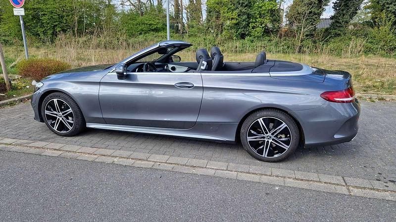 Grau Gebraucht 2018 Mercedes C250 AMG line Cabrio | 29.800 € (Guter Preis) - Bild 1/4
