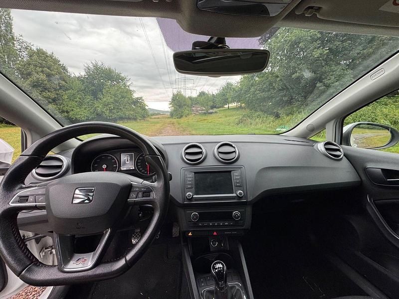 Weiß Gebraucht 2016 Seat Ibiza FR Kleinwagen | 7.700 € (Fairer Preis) - Bild 1/4