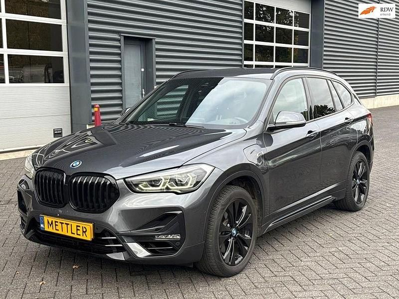 Grau Gebraucht 2022 BMW X1 M Sport SUV | 25.950 € (Guter Preis) - Bild 1/4