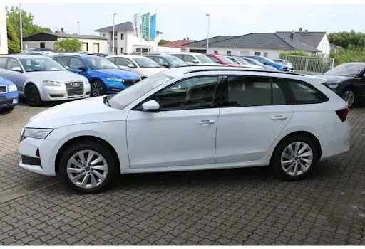 Używany Skoda Octavia Selection 150 KM (110 kW) 2025 Biały Kombi