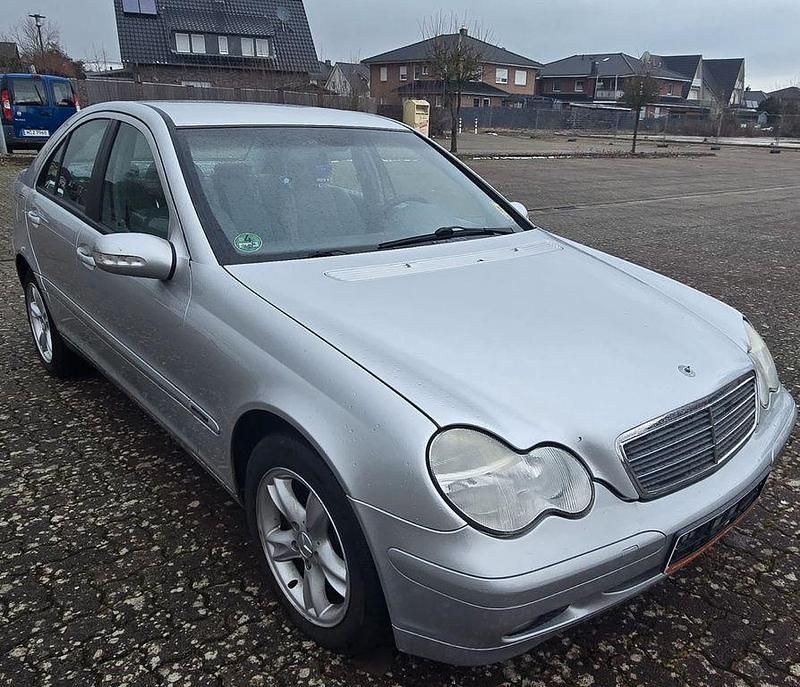 Gebraucht Mercedes C180 129 PS (94 kW) 2000 Silber Limousine