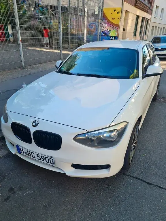 Gebraucht BMW 116 Sport Line 136 PS (100 kW) 2012 Weiß Kleinwagen