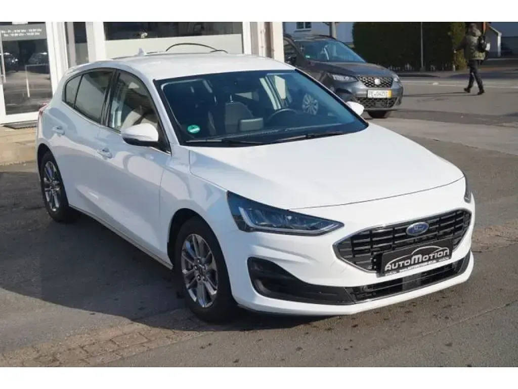 Gebraucht Ford Focus Titanium 125 PS (91 kW) 2023 Weiß Limousine
