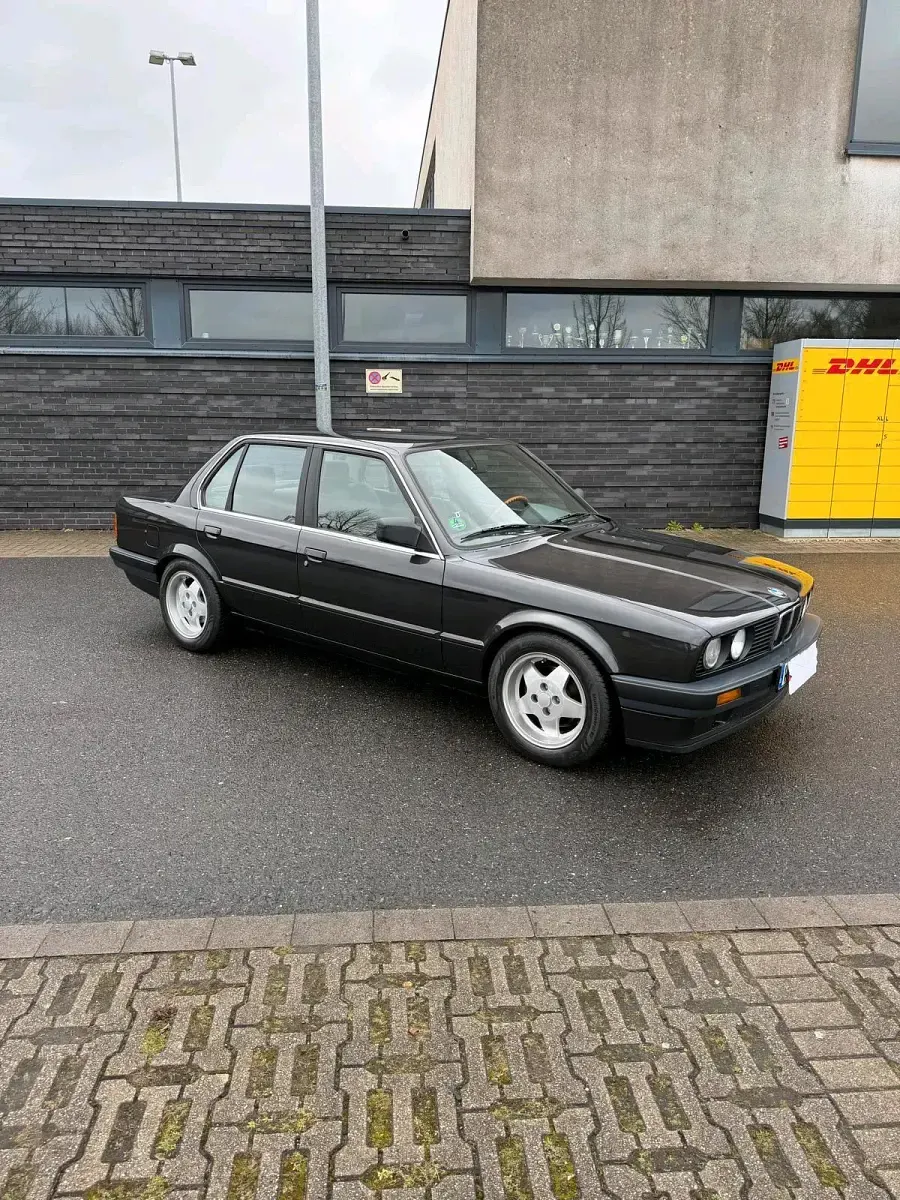 Gebraucht BMW 316 99 PS (72 kW) 1989 Schwarz Limousine