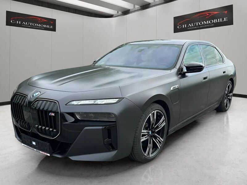 Gebraucht BMW M760e 381 PS (280 kW) 2025 Frozen deep grey metallic Limousine