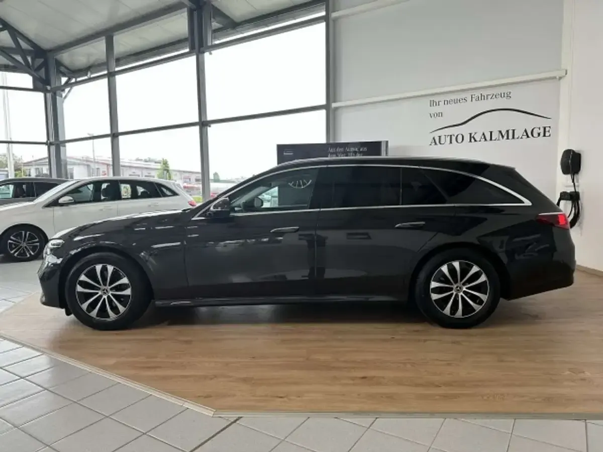 Gebraucht Mercedes E220 Avantgarde 197 PS (144 kW) 2025 Lack graphitgrau Kombi