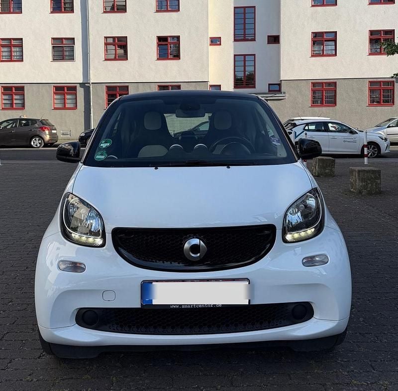 Weiß Gebraucht 2015 Smart ForTwo Coupé Kleinwagen | 9.499 € (Fairer Preis) - Bild 1/4