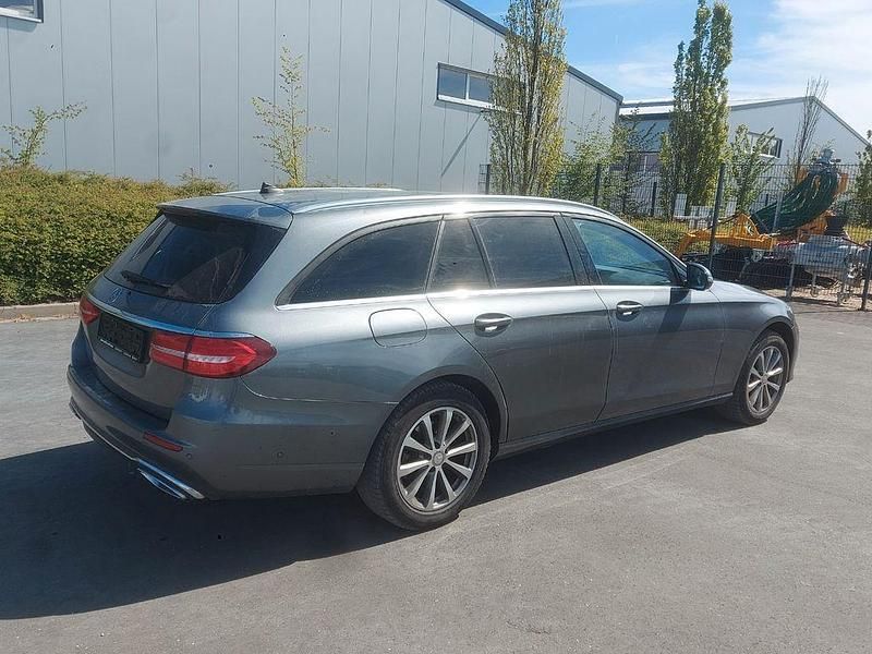 Gebraucht Mercedes E220 194 PS (142 kW) 2017 Grau Limousine