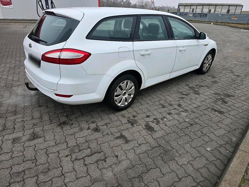 Gebraucht Ford Focus 145 PS (106 kW) 2008 Weiß Kombi
