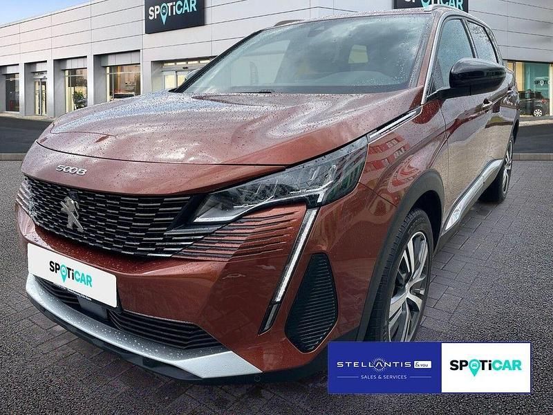 Braun Gebraucht 2023 Peugeot 5008 Allure Van / Kleinbus | 25.980 € (Superpreis) - Bild 1/4