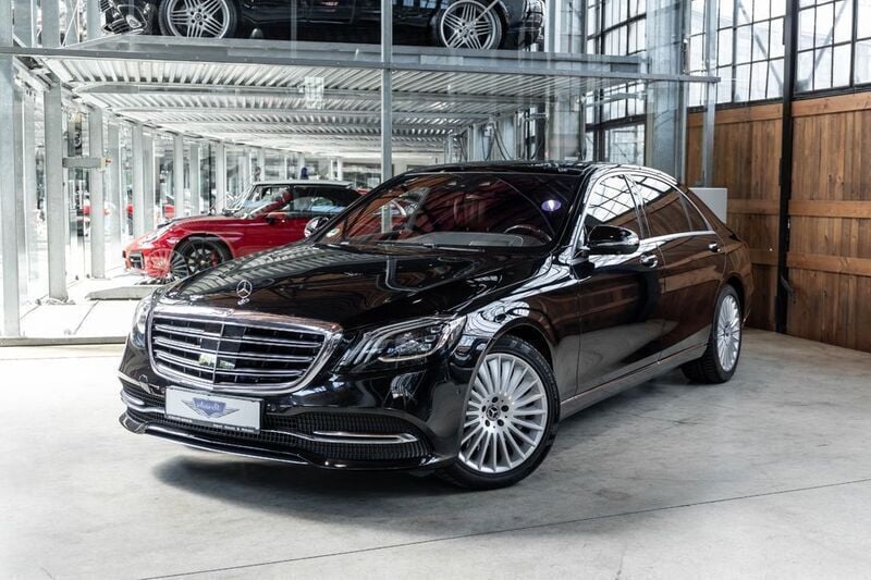 Obsidianschwarz (metallic) Gebraucht 2018 Mercedes S560 Limousine | 64.890 € (Fairer Preis) - Bild 1/4