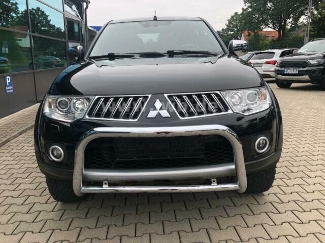 Gebraucht Mitsubishi L200 Intense 178 PS (130 kW) 2011 Schwarz metallic Pickup