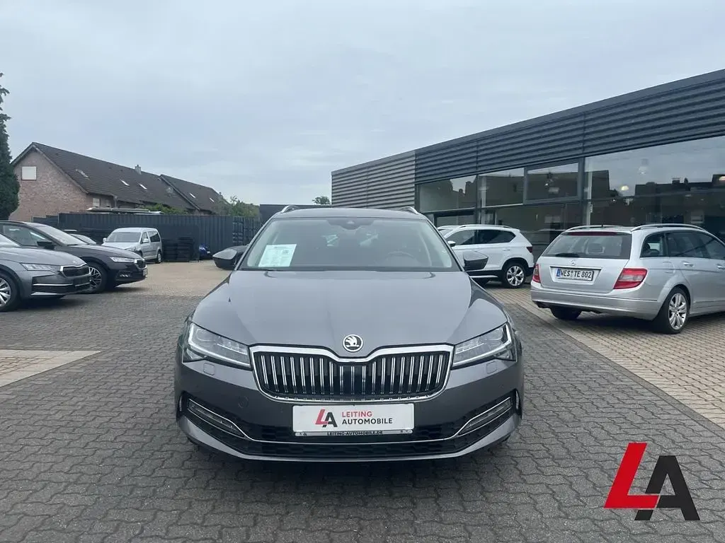 Gebraucht Skoda Superb Style 150 PS (110 kW) 2022 Grau Kombi