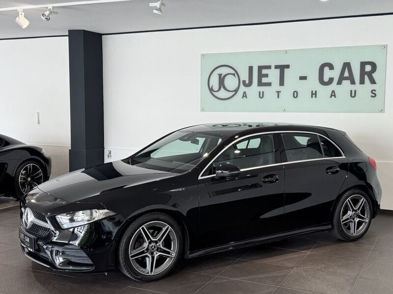 Schwarz Gebraucht 2020 Mercedes A200 AMG line Limousine | 25.900 € (Guter Preis) - Bild 1/4