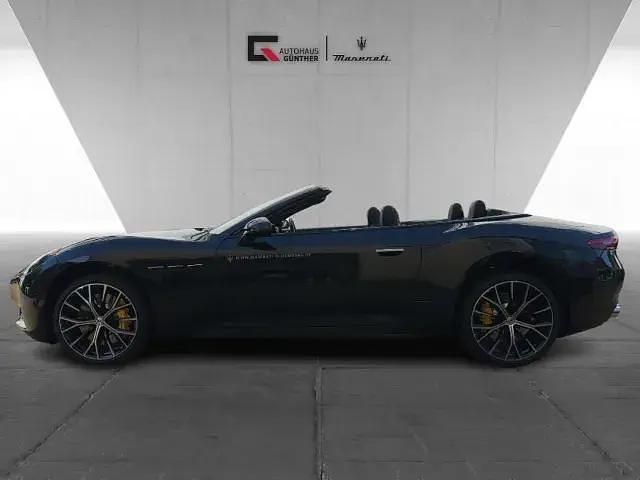 Gebraucht Maserati GranCabrio 491 PS (361 kW) 2025 Schwarz Cabrio