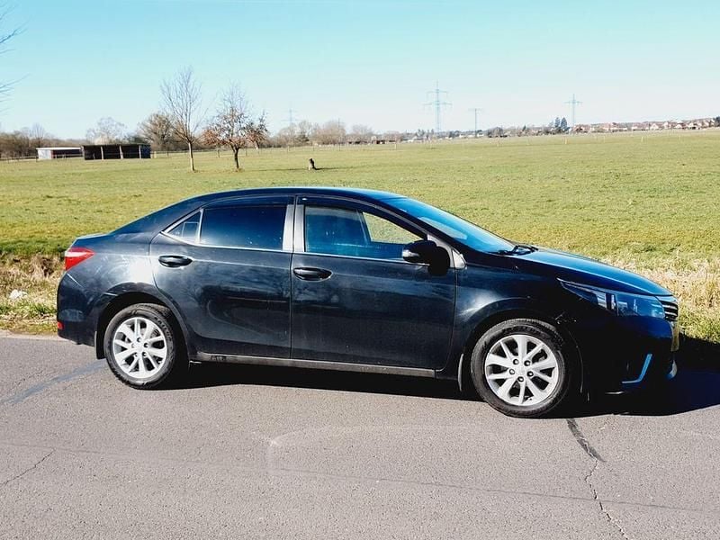 Schwarz Gebraucht 2016 Toyota Corolla Executive Limousine | 6.800 € - Bild 1/4