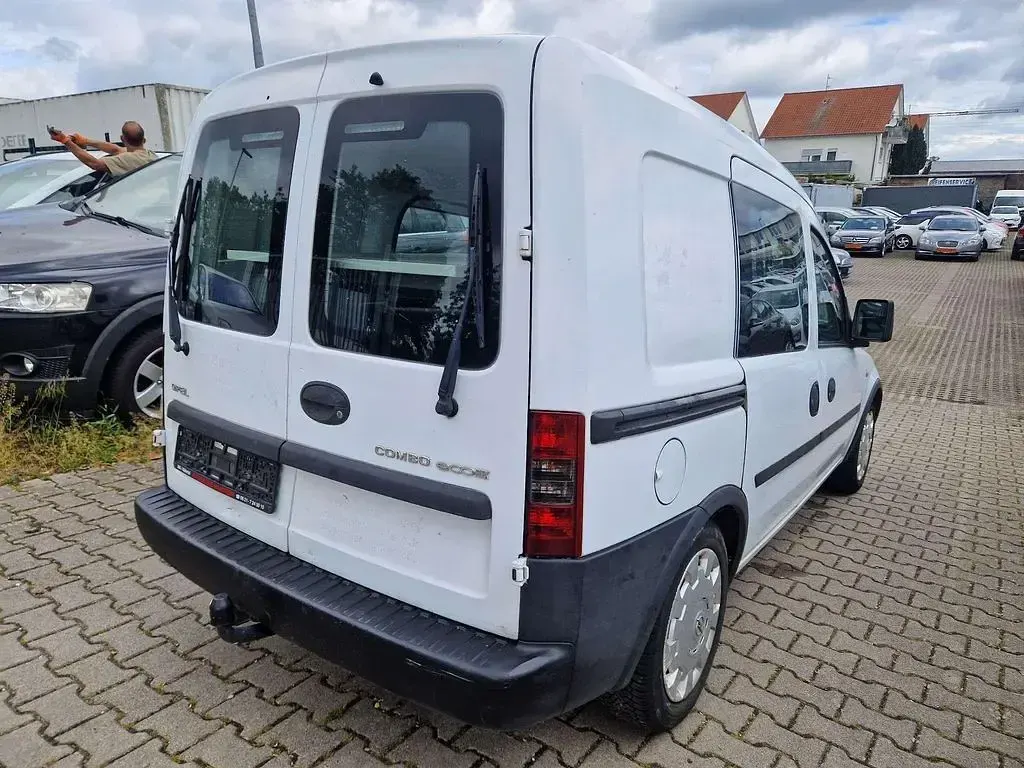 Gebraucht Opel Combo 94 PS (69 kW) 2008 Casabl/arctic/eisweiss/kaolin Van / Kleinbus