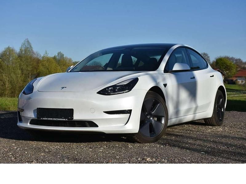 Second-hand Tesla Model 3 366 kW (498 CP) 2022 Alb Berlinǎ