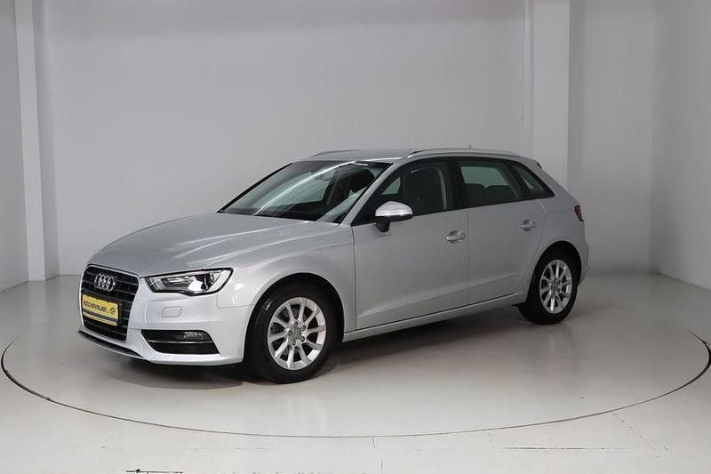 Silber Gebraucht 2014 Audi A3 Ambiente Limousine | 10.980 € (Guter Preis) - Bild 1/4