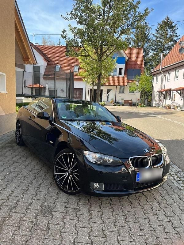 Schwarz Gebraucht 2009 BMW 320 Cabriolet M Sport Cabrio | 7.899 € (Guter Preis) - Bild 1/4