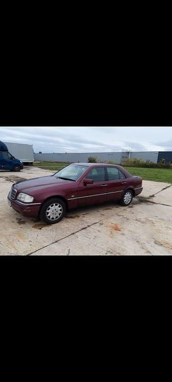 Gebraucht Mercedes C220 Elegance 150 PS (110 kW) 1996 Rot Limousine