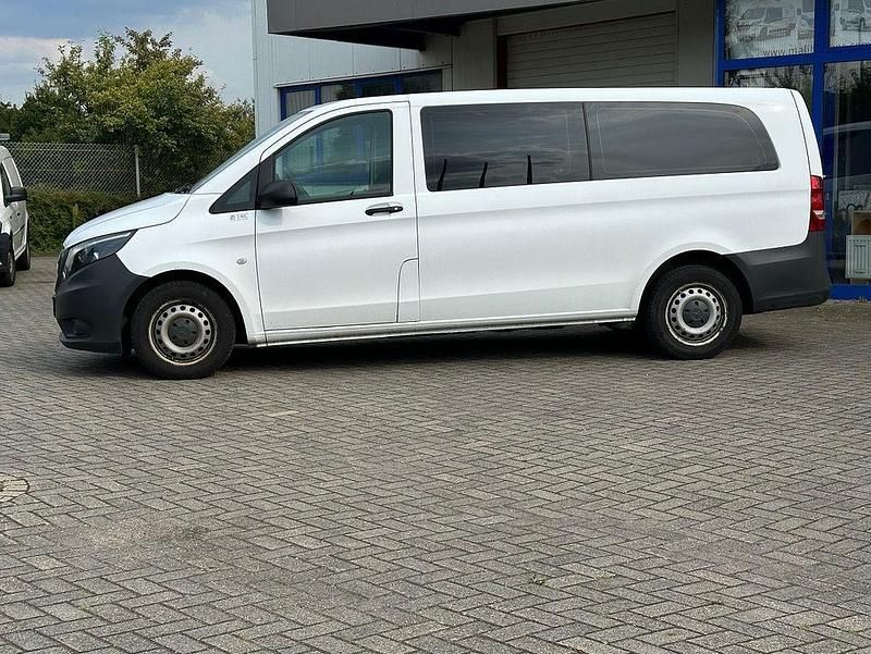 Weiß Gebraucht 2016 Mercedes Vito Van / Kleinbus | 19.750 € (Teuer) - Bild 1/4