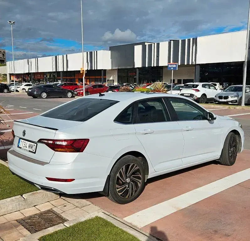 Gebraucht VW Jetta 116 PS (85 kW) 2019 Weiß Limousine