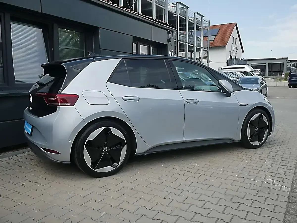 Gebraucht VW ID.3 Pro 150 kW (204 PS) 2024 Scale silver metallic schwarz Kleinwagen