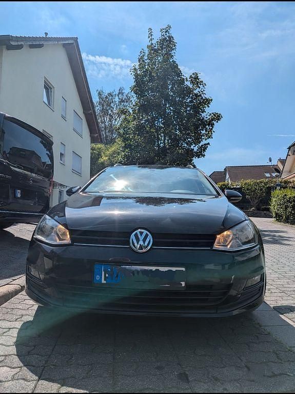Schwarz Gebraucht 2016 VW Golf VII Trendline Kombi | 9.000 € (Guter Preis) - Bild 1/4