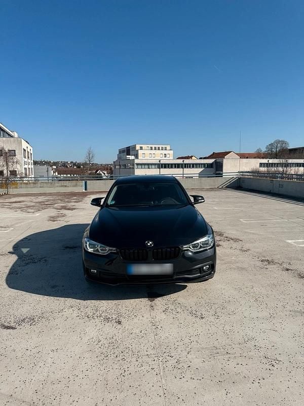 Gebraucht BMW 320 190 PS (139 kW) 2018 Schwarz Limousine