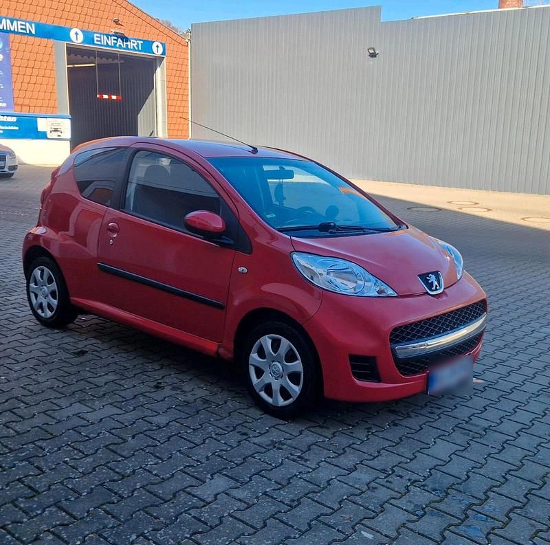 Gebraucht Peugeot 107 60 PS (44 kW) 2009 Rot Kleinwagen