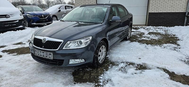 Grau Gebraucht 2009 Skoda Octavia Ambiente Limousine | 3.200 € (Superpreis) - Bild 1/4