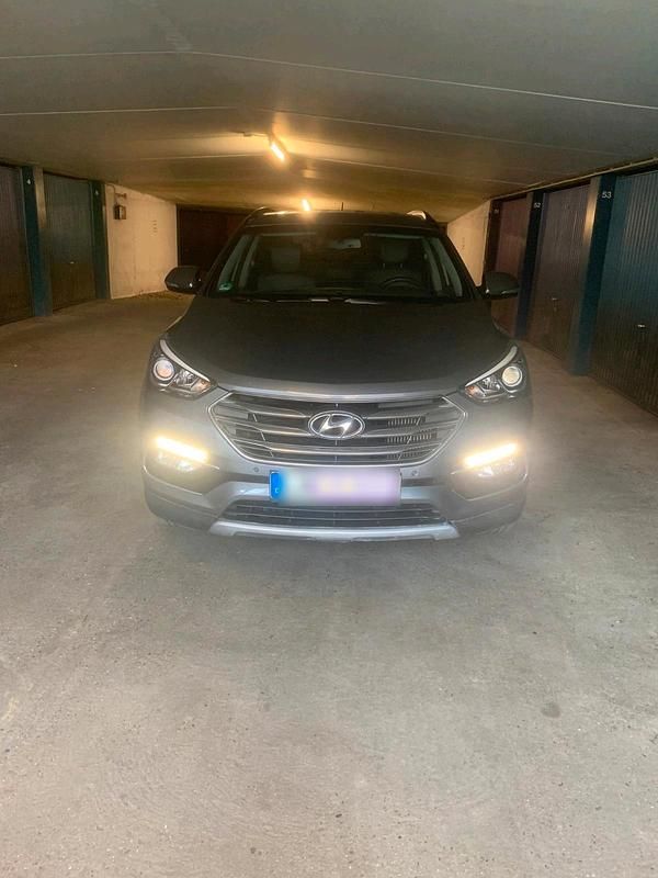 Grau Gebraucht 2016 Hyundai Santa Fe SUV | 13.500 € (Superpreis) - Bild 1/4