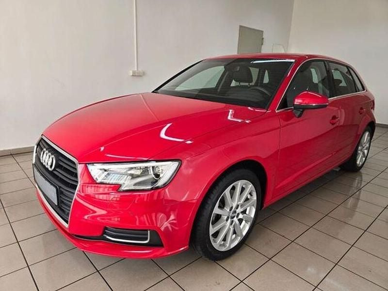 Gebraucht Audi A3 Design 150 PS (110 kW) 2016 Rot Limousine