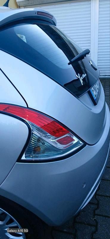 Gebraucht Lancia Ypsilon 95 PS (69 kW) 2018 Silber Kleinwagen