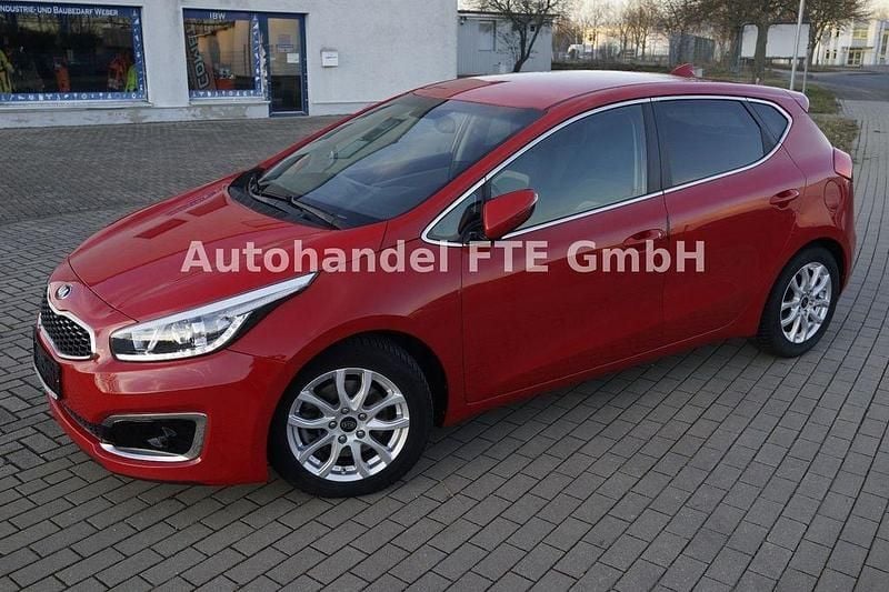 Gebraucht Kia Ceed 135 PS (99 kW) 2018 Rot Kleinwagen
