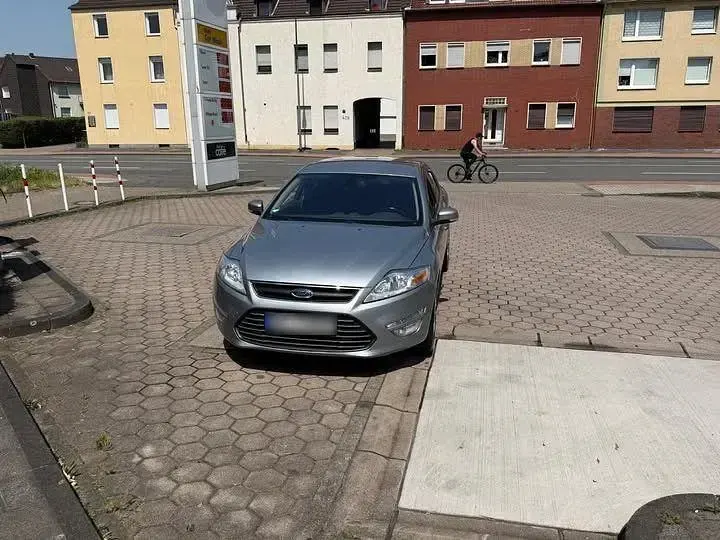 Gebraucht Ford Mondeo Titanium 116 PS (85 kW) 2014 Silber Limousine