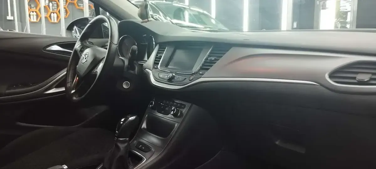 Gebraucht Opel Astra Edition 125 PS (91 kW) 2017 Schwarz Kleinwagen