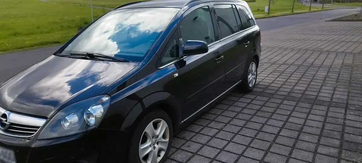 Gebraucht Opel Zafira 140 PS (102 kW) 2011 Schwarz Van / Kleinbus