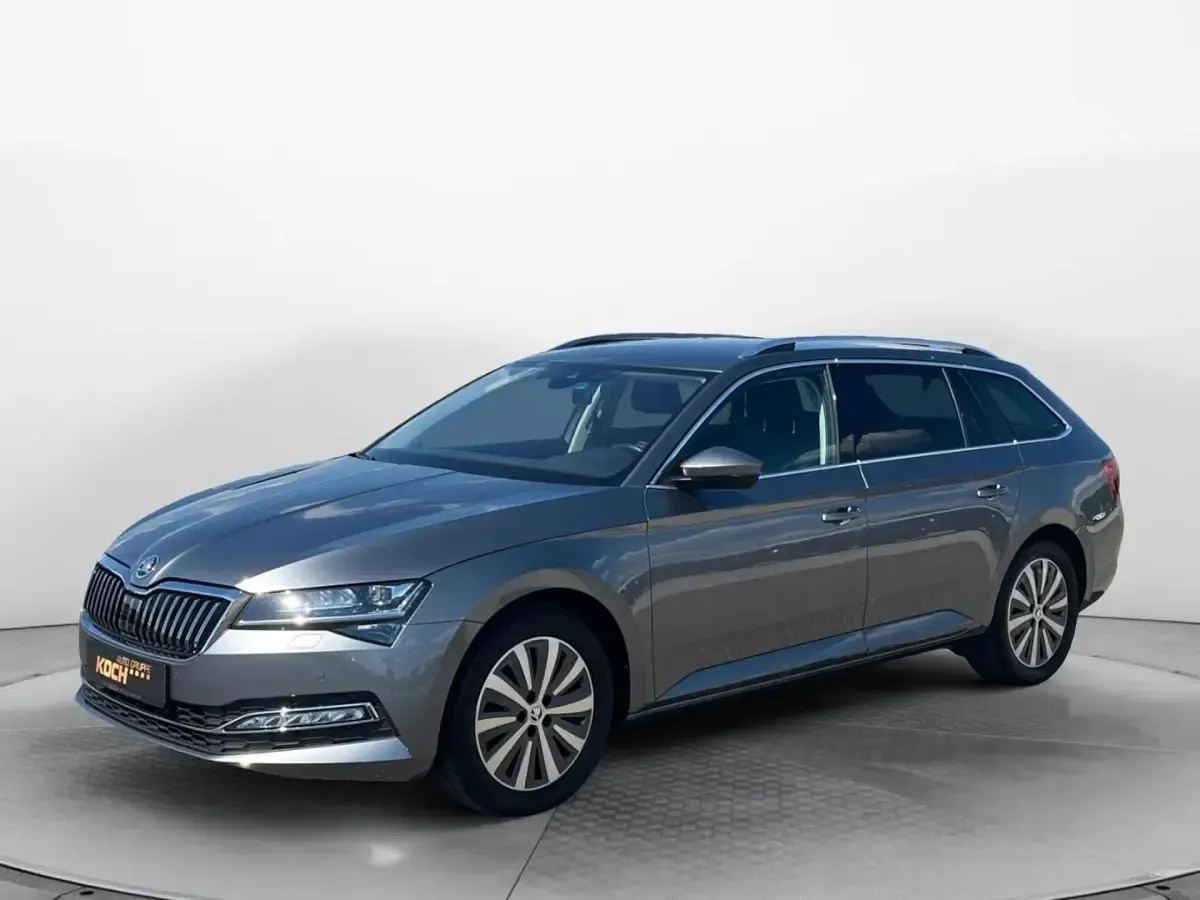 Gebraucht Skoda Superb Style 150 PS (110 kW) 2023 Graphitegrau metallic Kombi