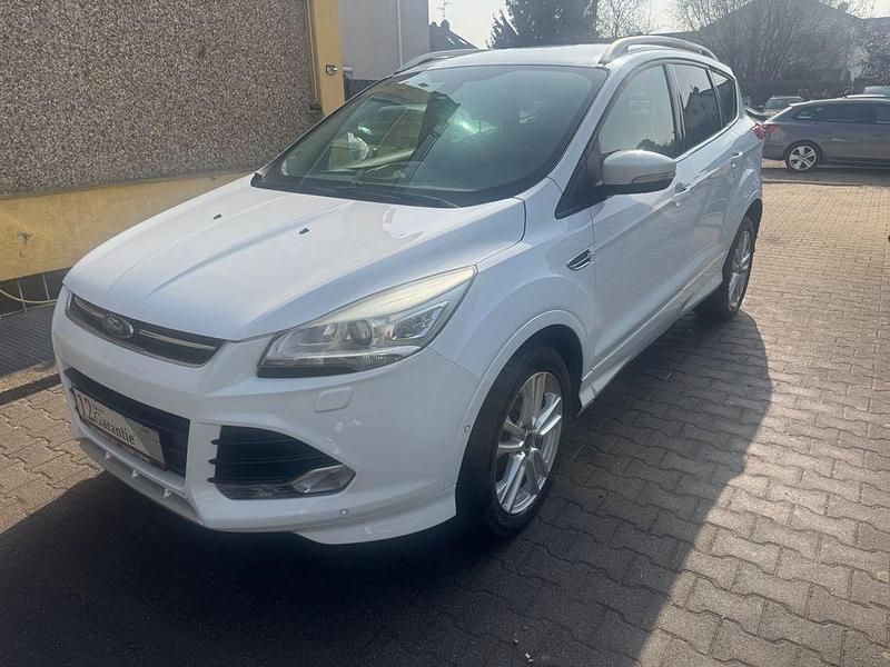 Gebraucht Ford Kuga Individual 150 PS (110 kW) 2015 Weiß SUV