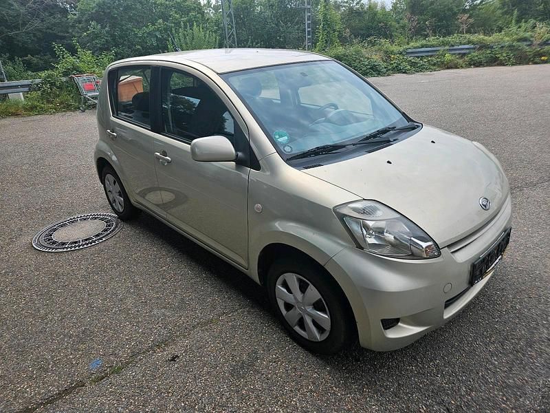 Gebraucht Daihatsu Sirion 70 PS (51 kW) 2009 Grün Kleinwagen