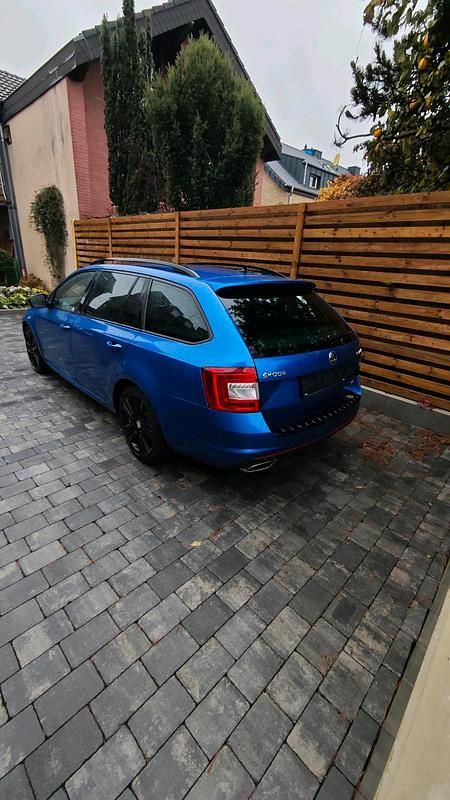 Blau Gebraucht 2014 Skoda Octavia RS Kombi | 12.499 € (Teuer) - Bild 1/4