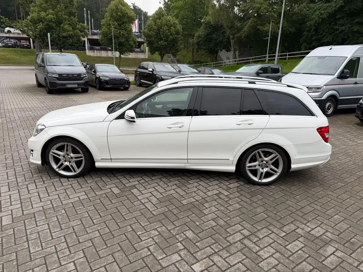 Gebraucht Mercedes C220 Avantgarde 170 PS (125 kW) 2014 Weiß Kombi