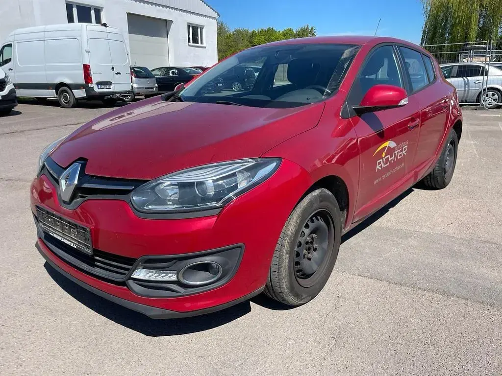 Używany Renault Mégane Dynamique 116 KM (85 kW) 2014 Czerwony Sedan/Limuzyna