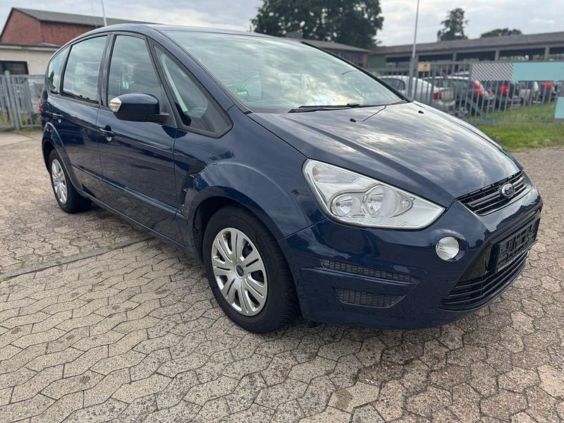 Second-hand Ford S-MAX Trend 140 CP (102 kW) 2014 Albastru Monovolum