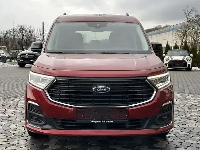 Gebraucht Ford Tourneo Connect Titanium 122 PS (89 kW) 2025 Rot Van / Kleinbus